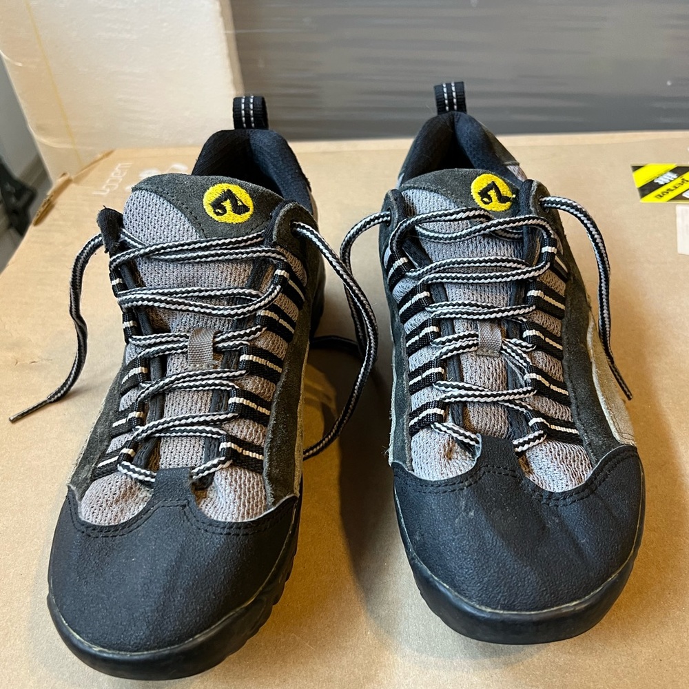 Shimano cycling shoes Size 9
